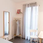 Hinc Domus -