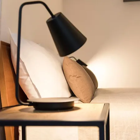 Hinc Domus -