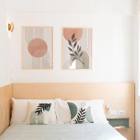 Hinc Domus -