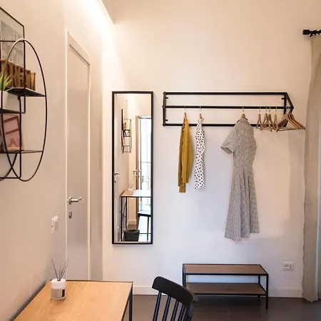 Hinc Domus -
