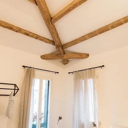 Hinc Domus - 3*