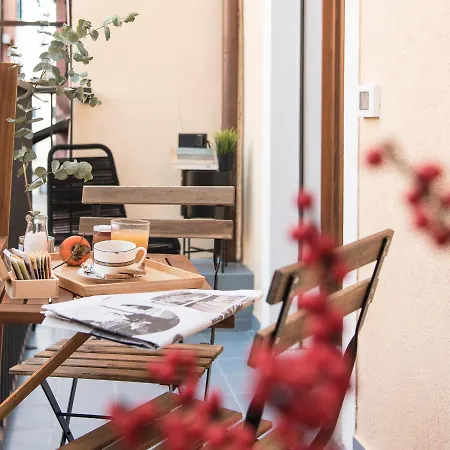 Hinc Domus -