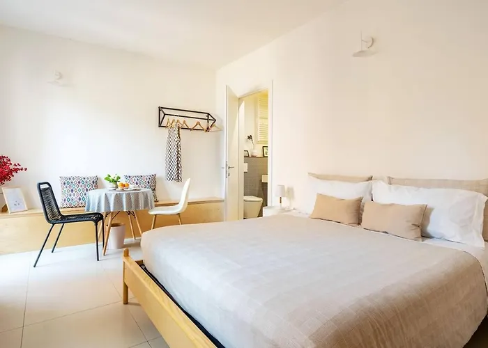 Hinc Domus -